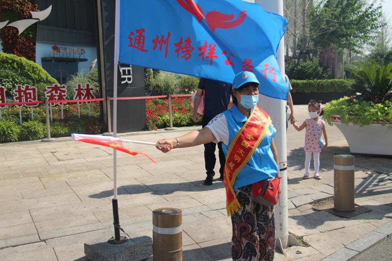 <strong>白丝美女淫叫插逼</strong>